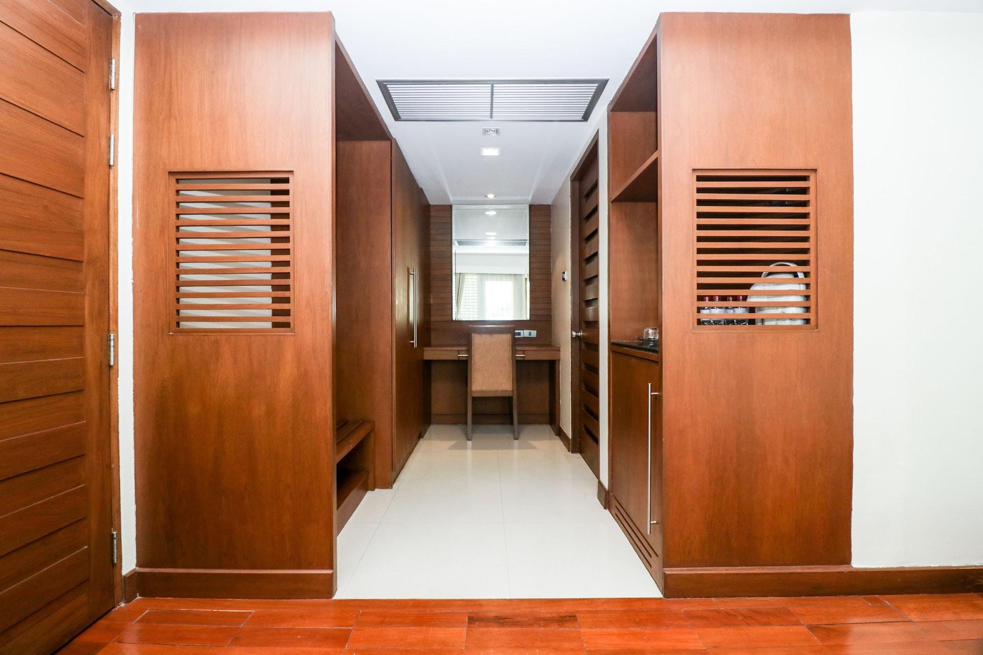 Bally Suite Sukhumvit Bangkok Esterno foto