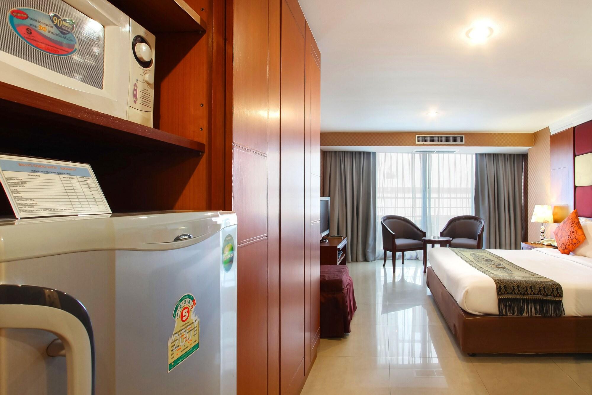 Bally Suite Sukhumvit Bangkok Esterno foto
