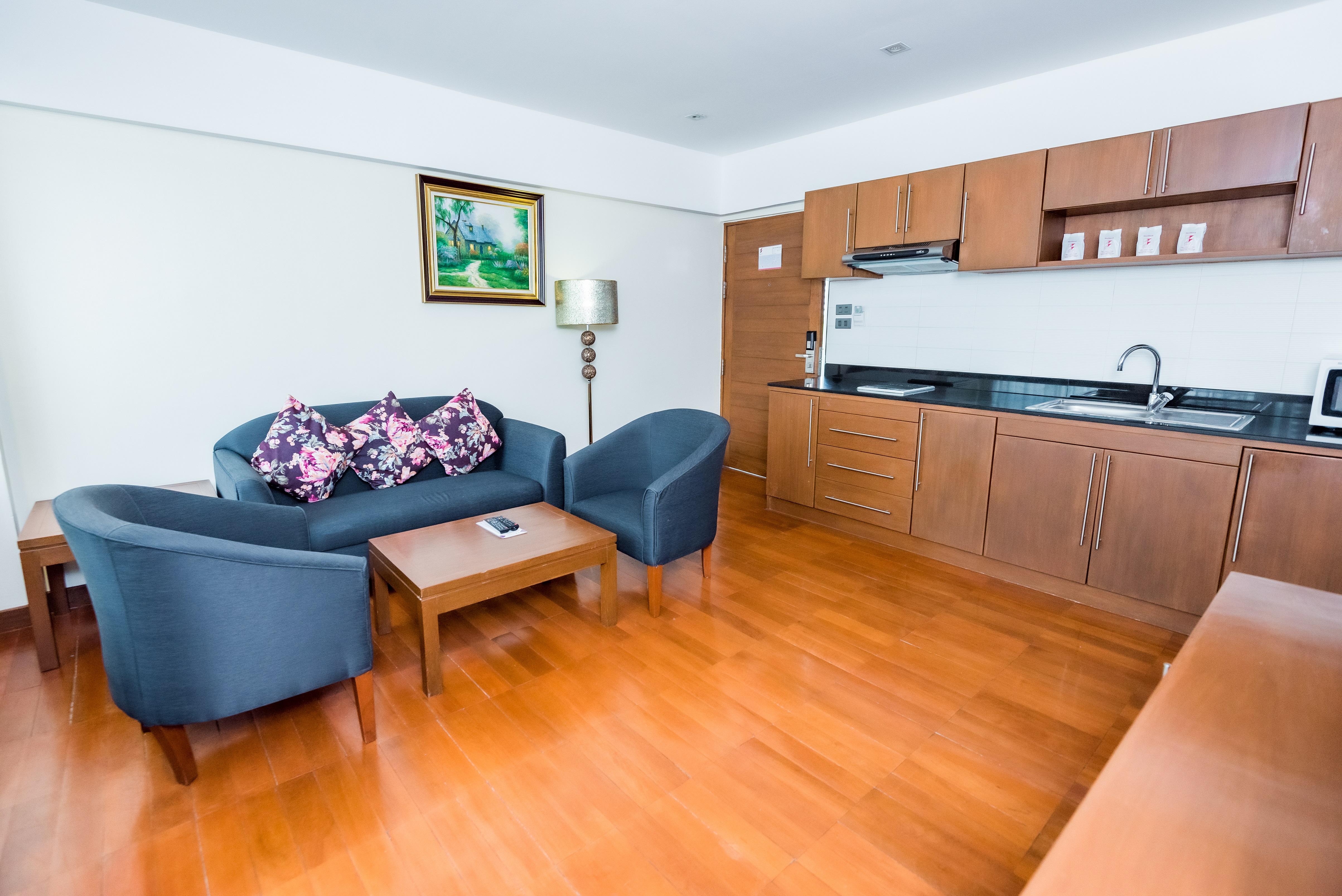 Bally Suite Sukhumvit Bangkok Esterno foto