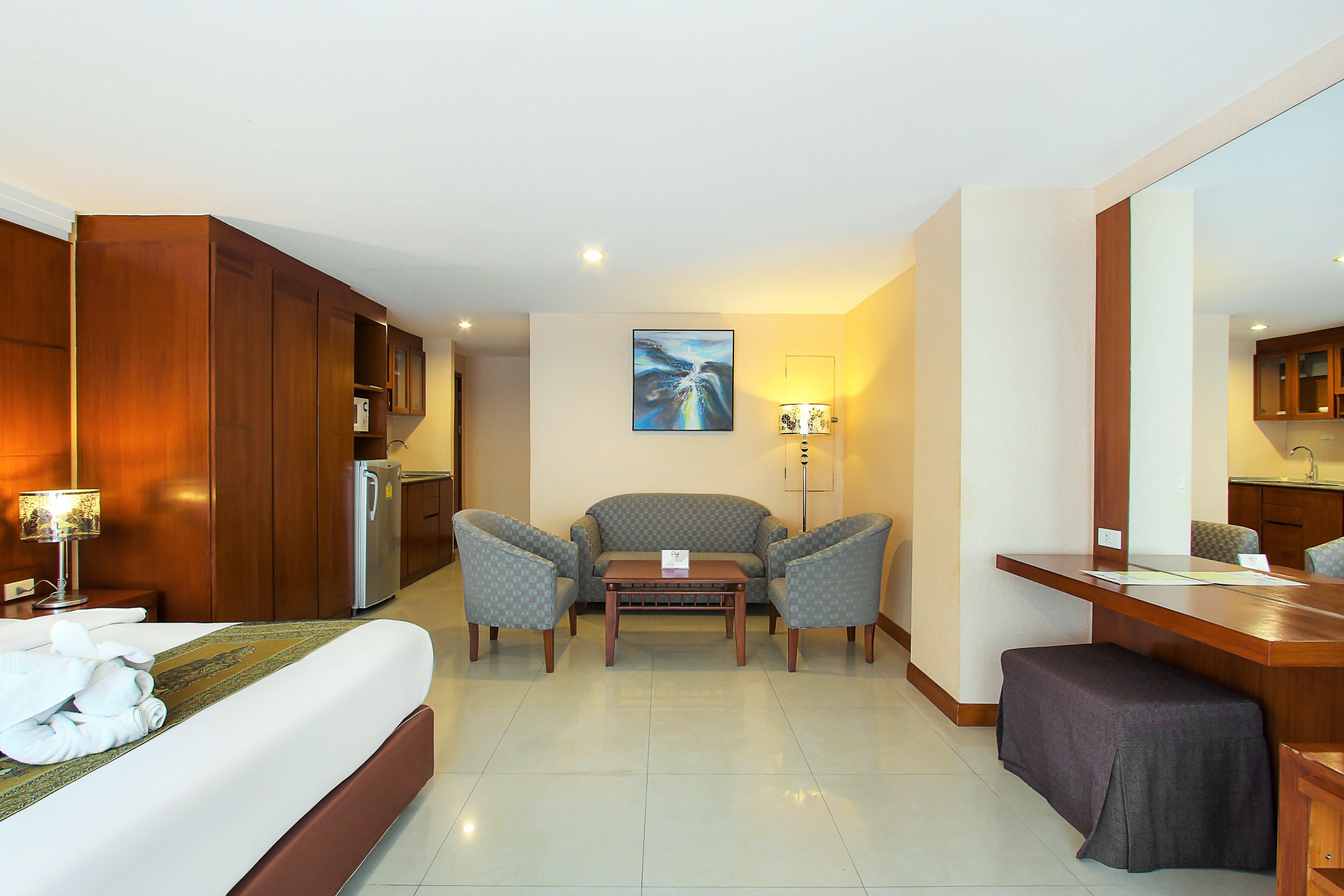 Bally Suite Sukhumvit Bangkok Esterno foto