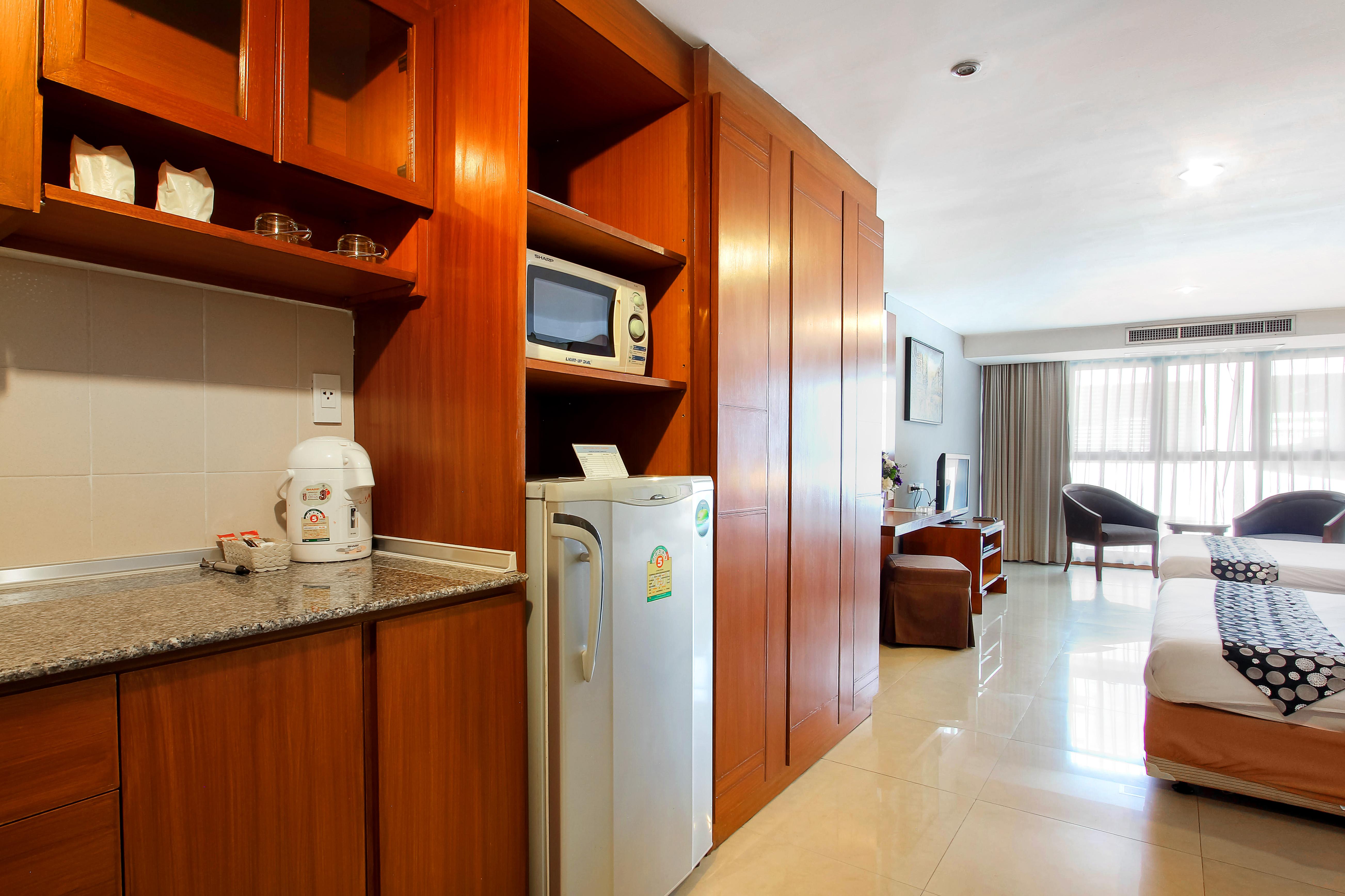 Bally Suite Sukhumvit Bangkok Esterno foto