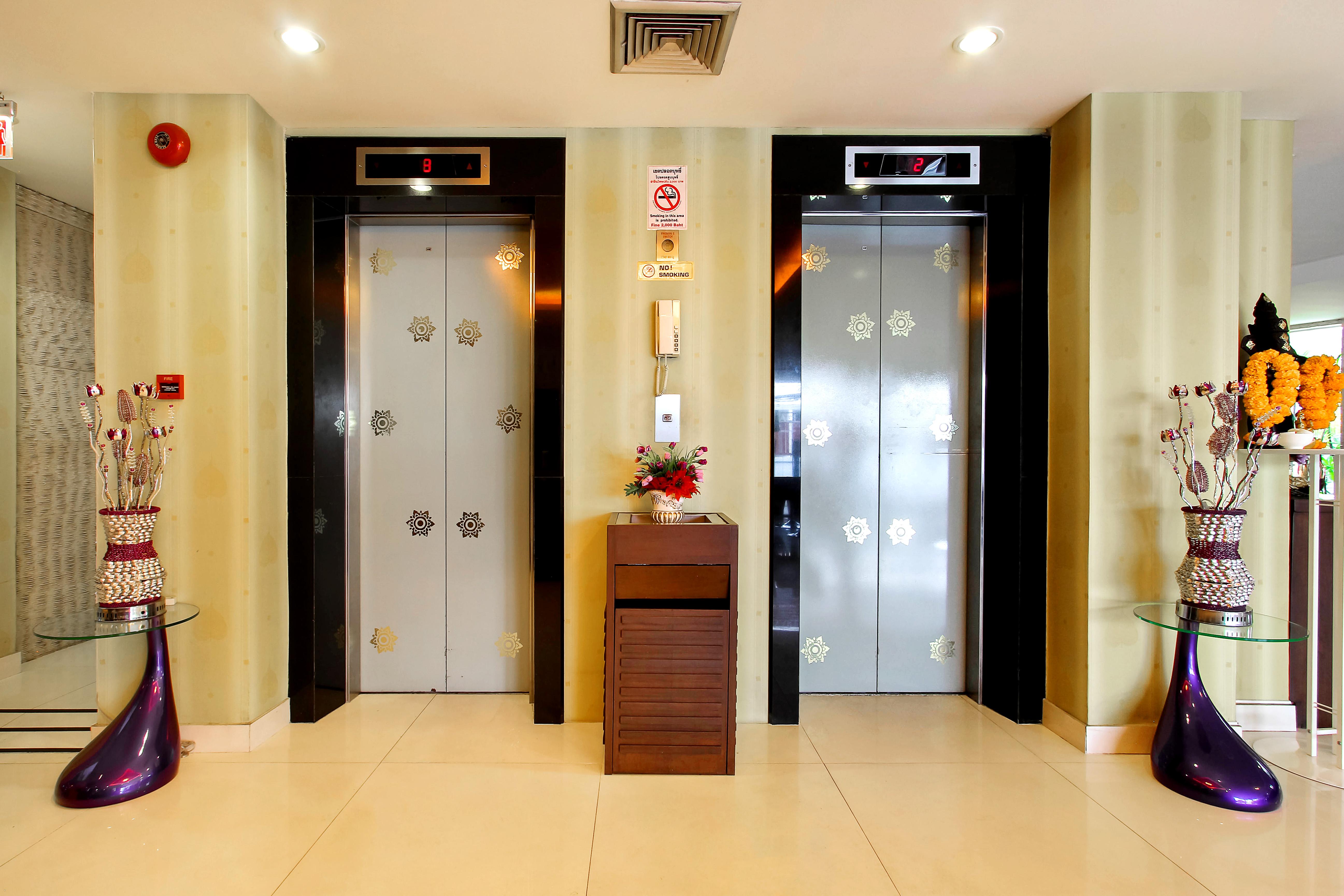 Bally Suite Sukhumvit Bangkok Esterno foto