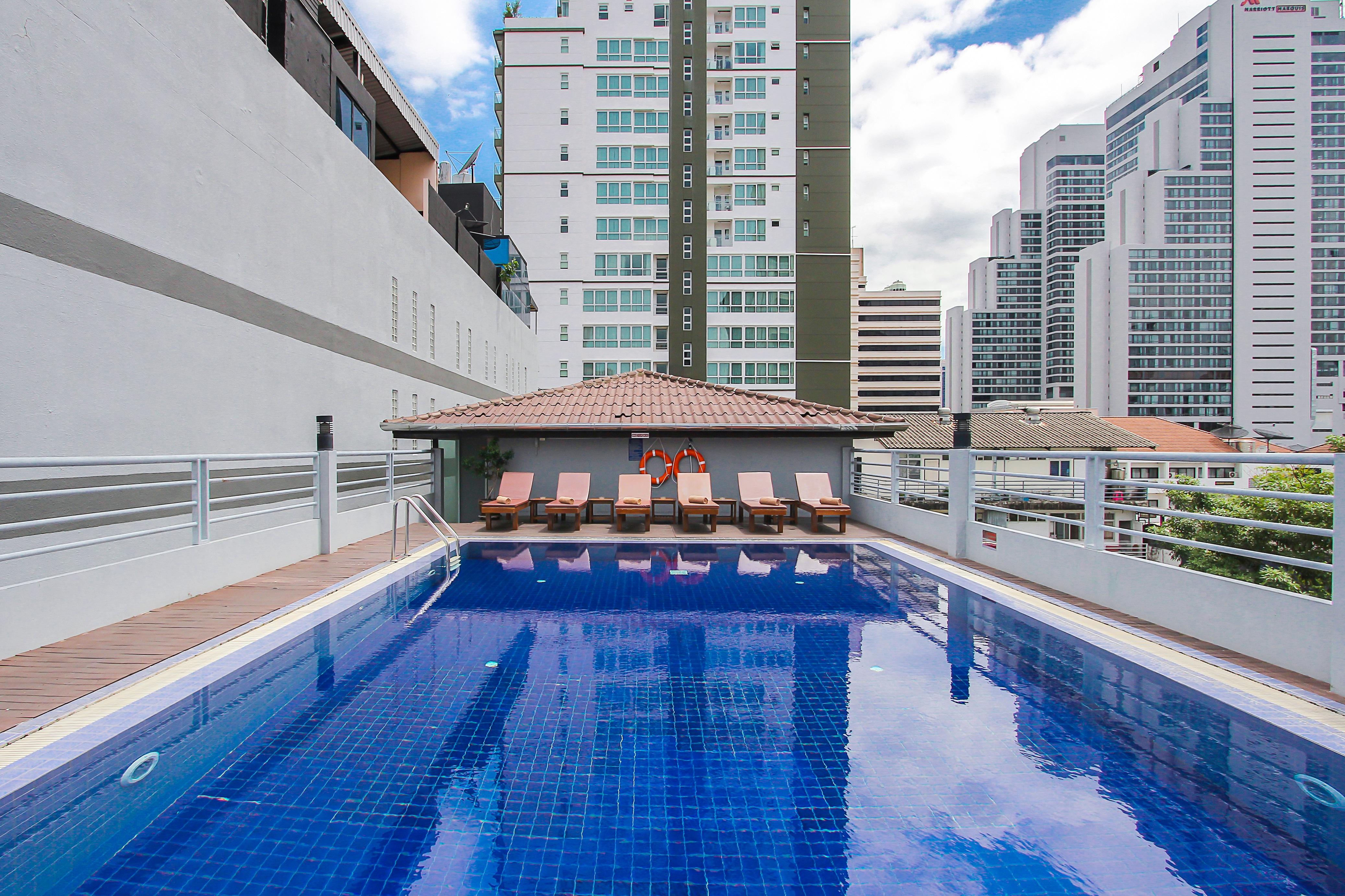 Bally Suite Sukhumvit Bangkok Esterno foto