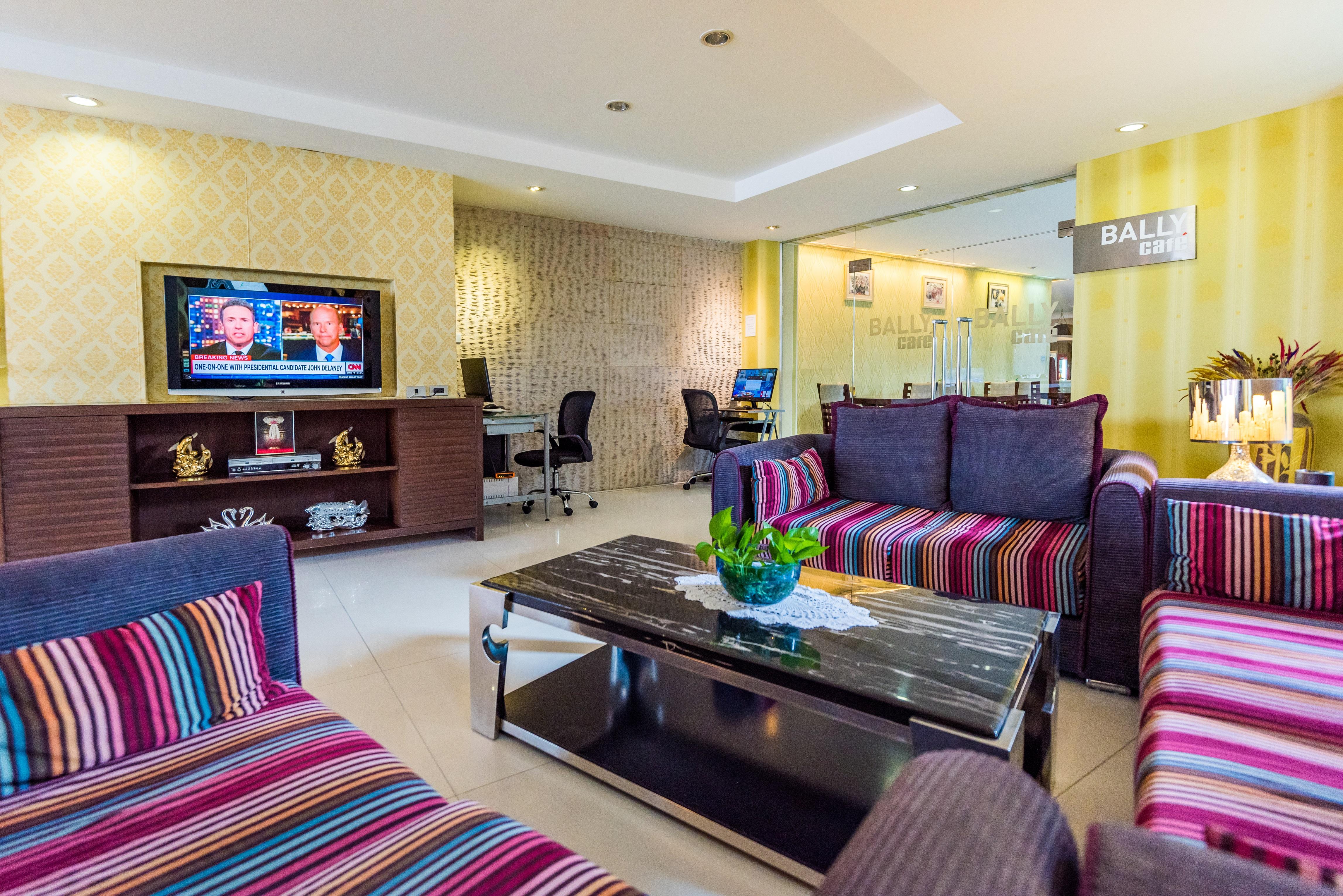 Bally Suite Sukhumvit Bangkok Esterno foto