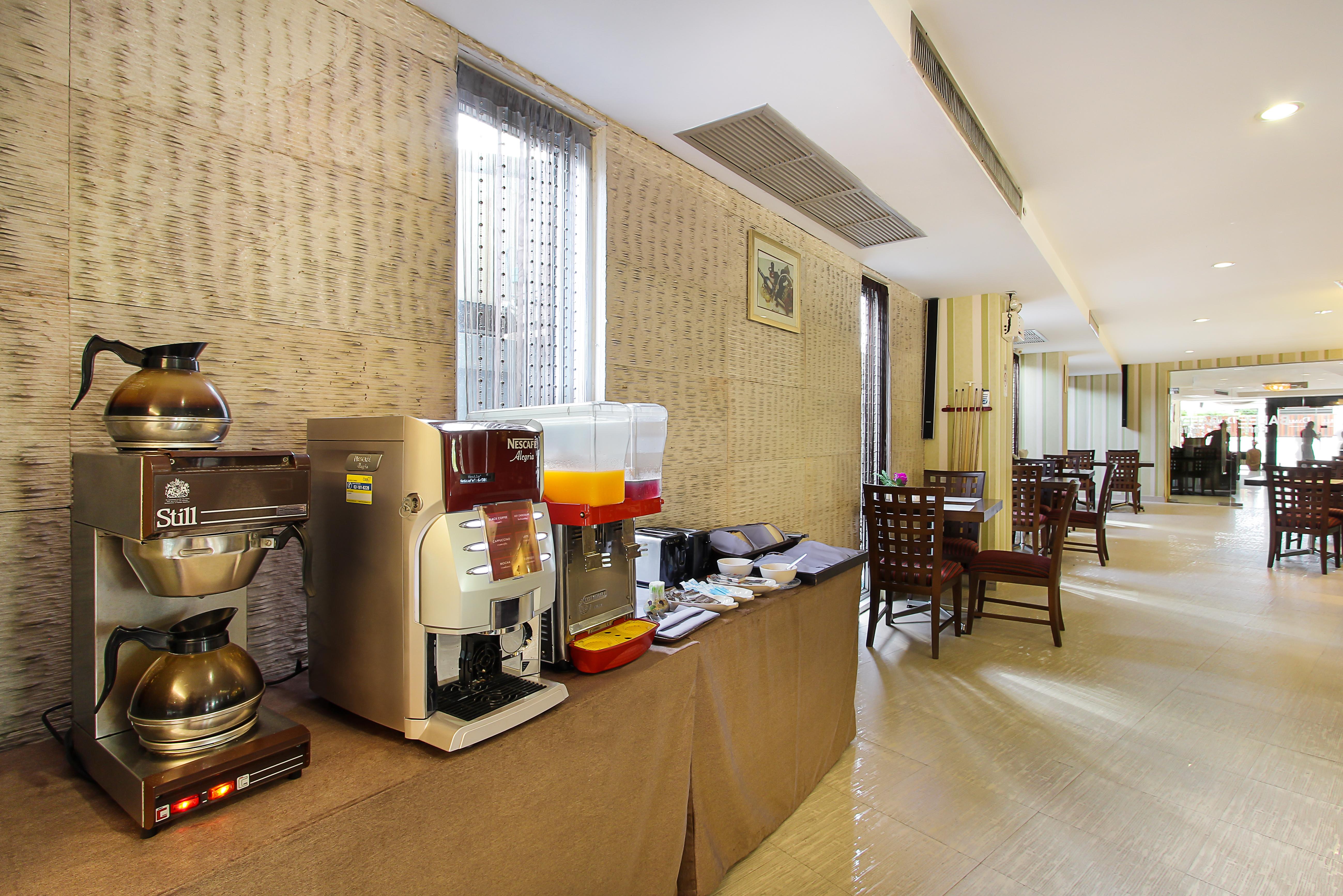 Bally Suite Sukhumvit Bangkok Esterno foto