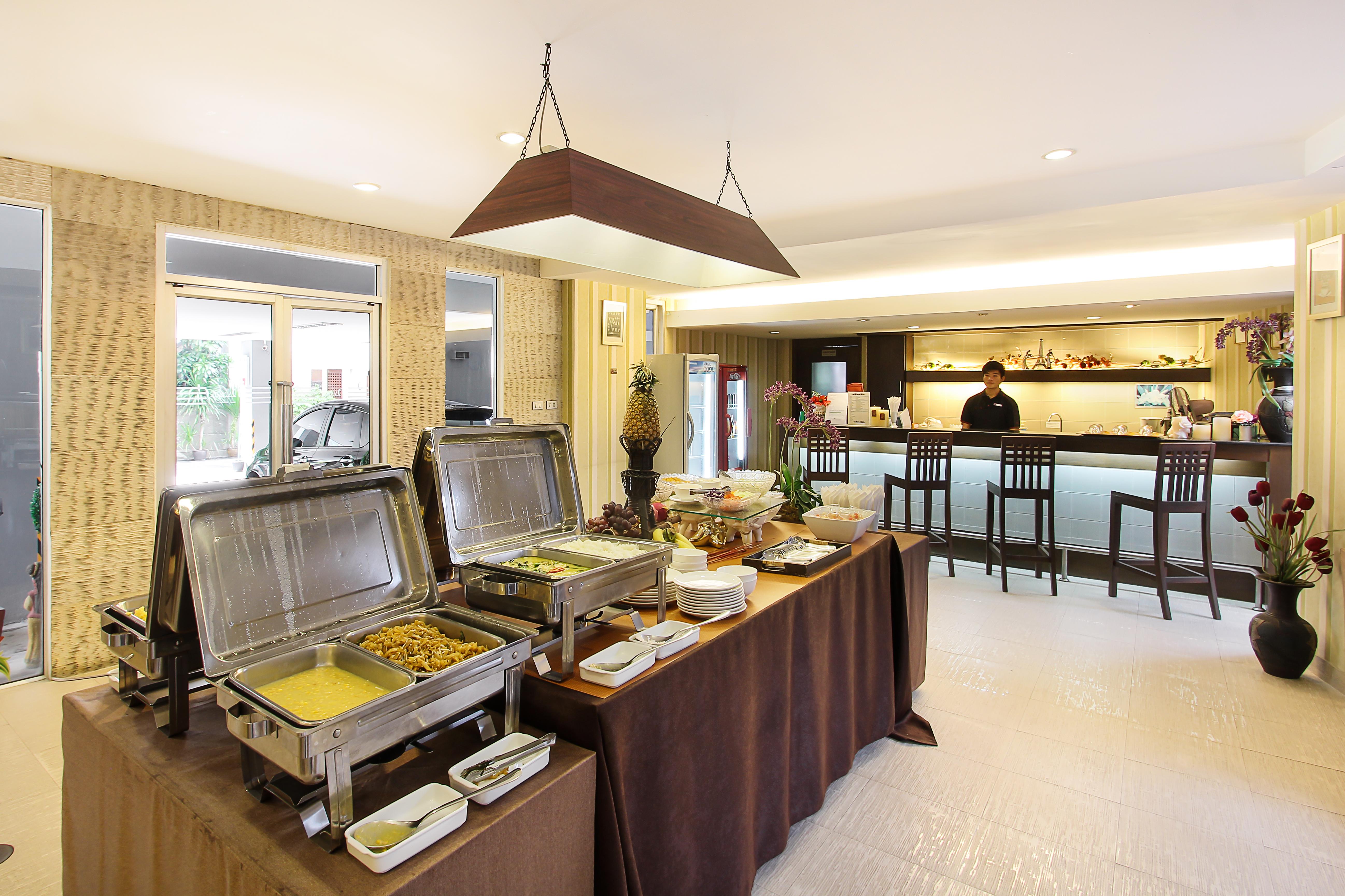 Bally Suite Sukhumvit Bangkok Esterno foto