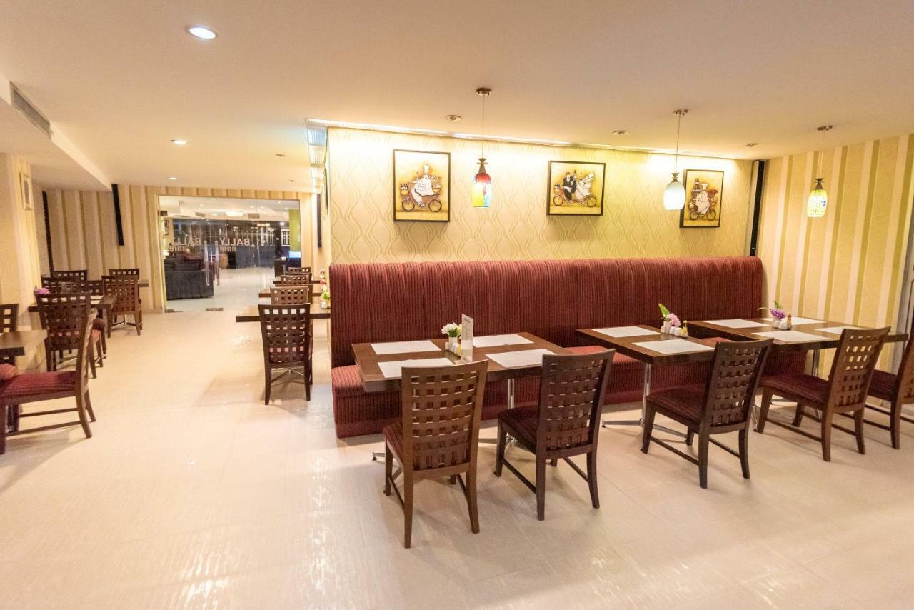 Bally Suite Sukhumvit Bangkok Esterno foto
