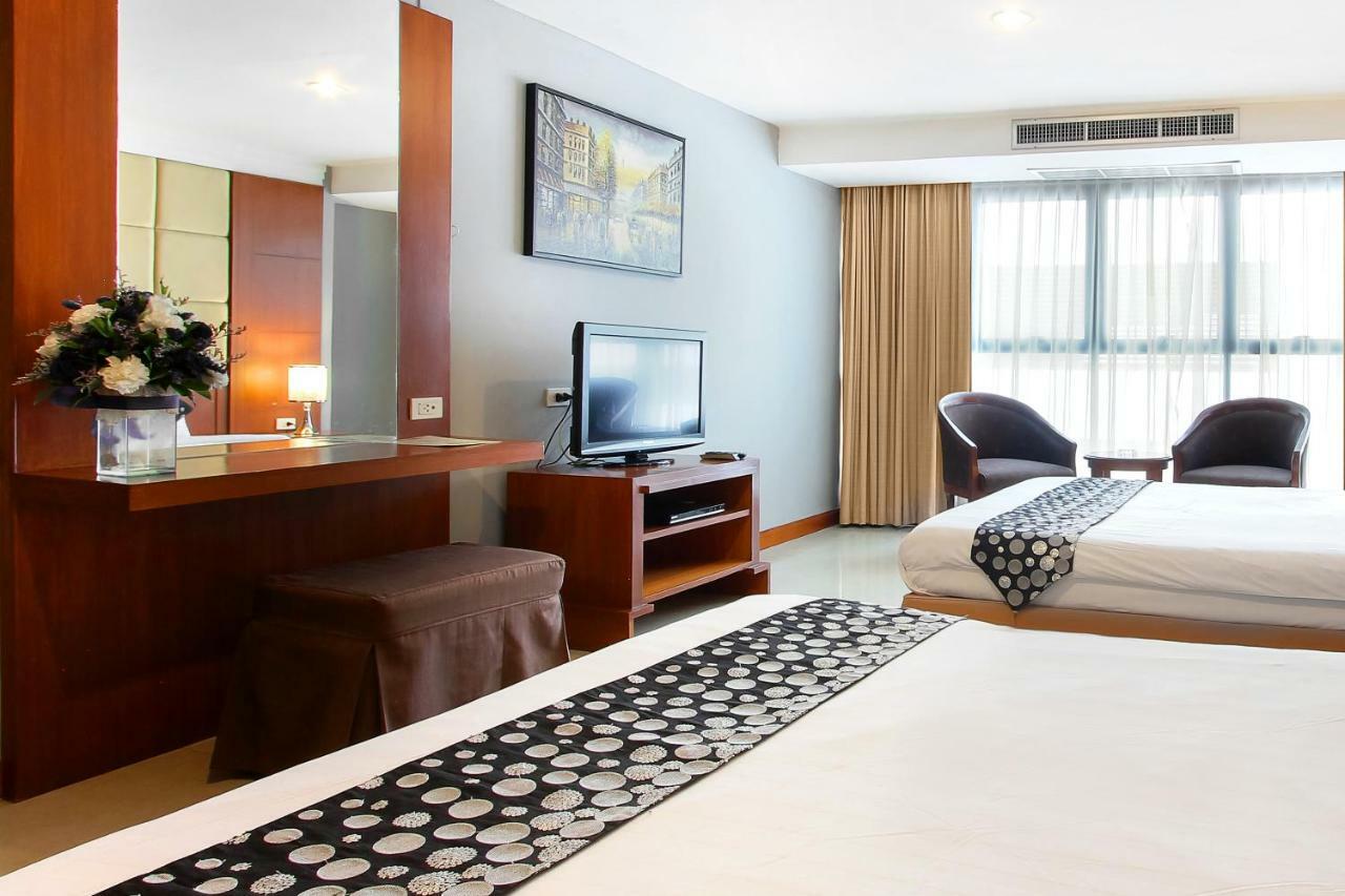 Bally Suite Sukhumvit Bangkok Esterno foto